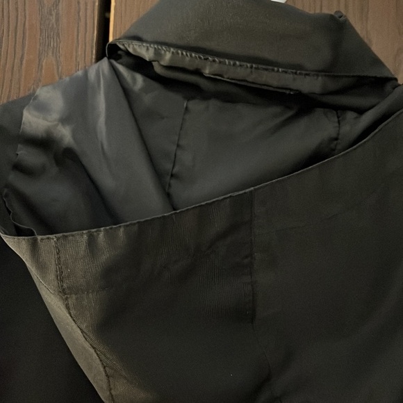 Avalanche black hooded jacket. Size Medium. - Picture 6 of 9
